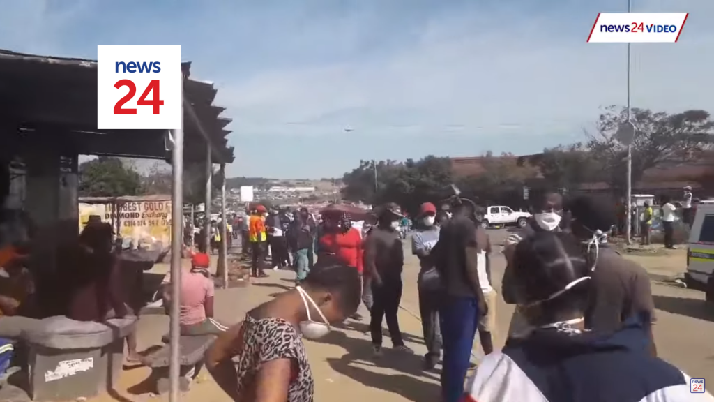[WATCH] News 24 | AERIAL PHOTOS | Thousands queue for food parcels in Olievenhoutbosch, Centurion
